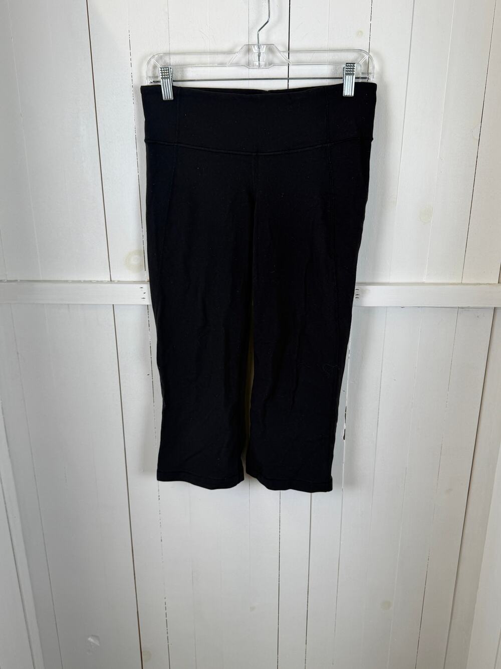 Lululemon Capri Activewear Pants Black Size 8 Nylon